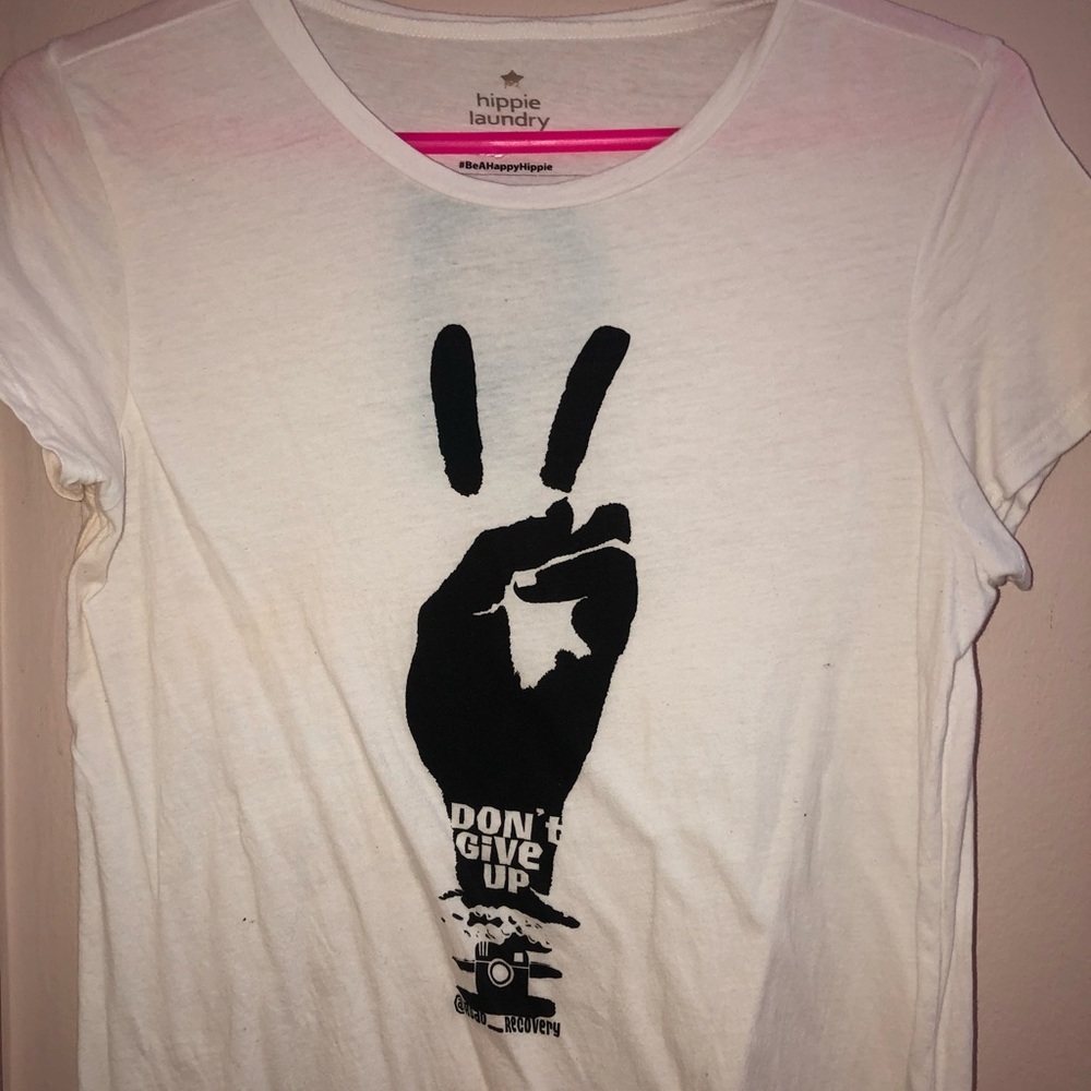 WHITE HIPPIE LAUNDRY PEACE SHORT SLEEVE TEE